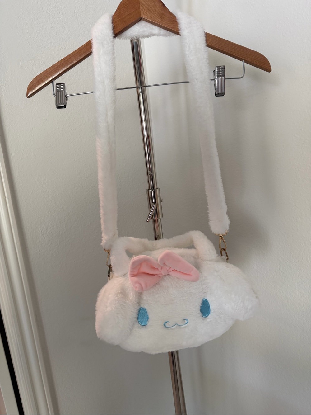 Kids Cinnamon Roll Plush Crossbody Bag - White with Pink Bow